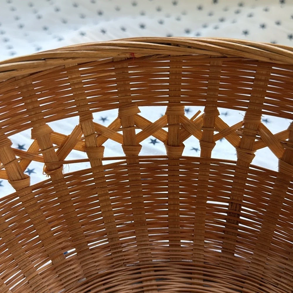 Vintage Round Wicker Rattan 12” Fruit / Storage Basket Excellent Vintage Cond.